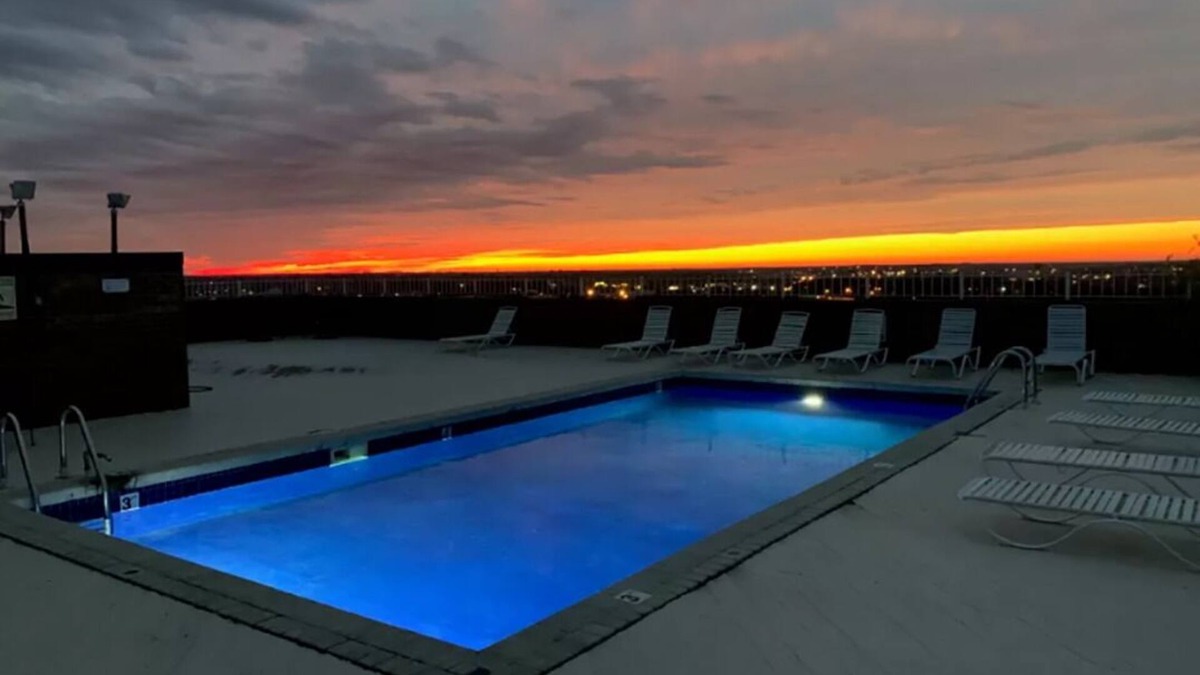 Downtown Condo | Luxurious downtown office, walk to Rupp Arena