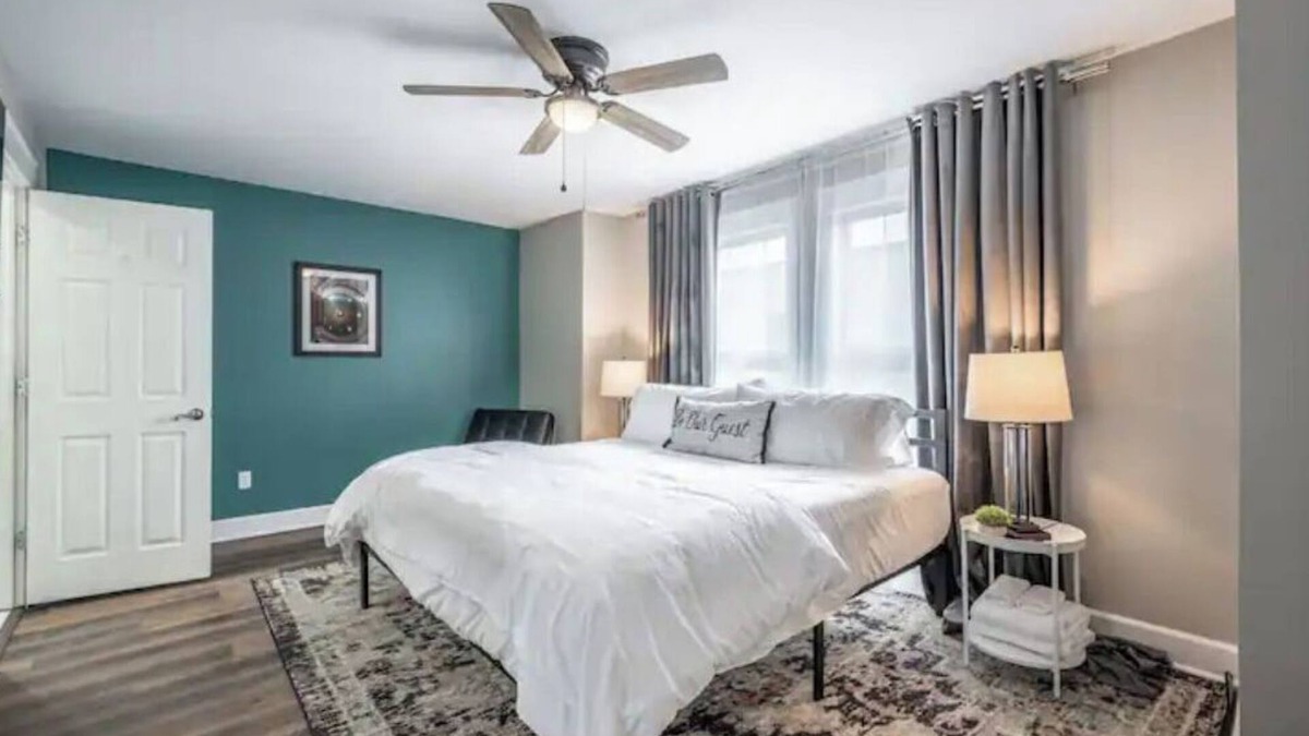 Old Northside House | Luxurious Downtown 3BR Townhome Dual King Beds Games Private Garage