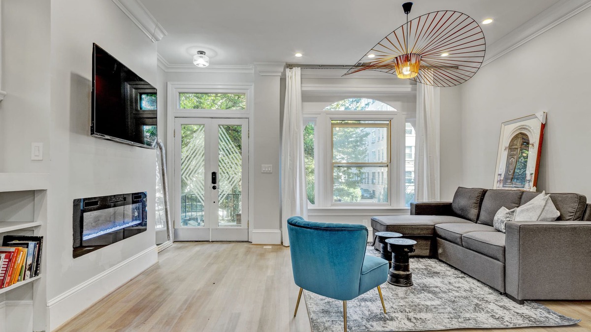 Dupont Circle House | Luxurious DuPont home close to Georgetown and Downtown!