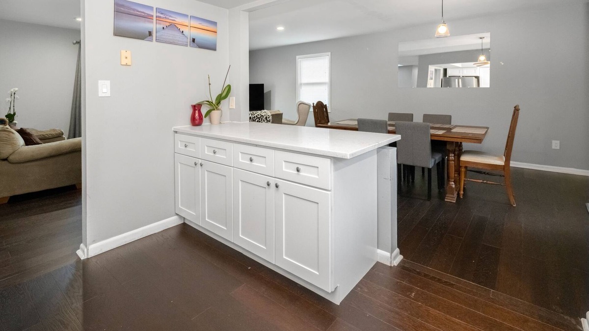 Glasser House | LUXURIOUS ESCAPE IN LAKEHOUSE W/ 4BR PKG&GAMEROOM