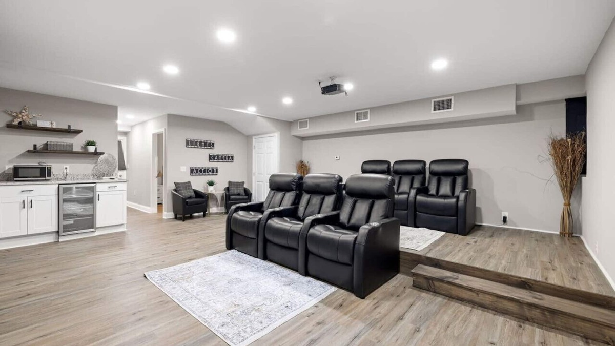 Palm Harbor House | Luxurious Escape Sleeps 16 with Private Pool & Spa