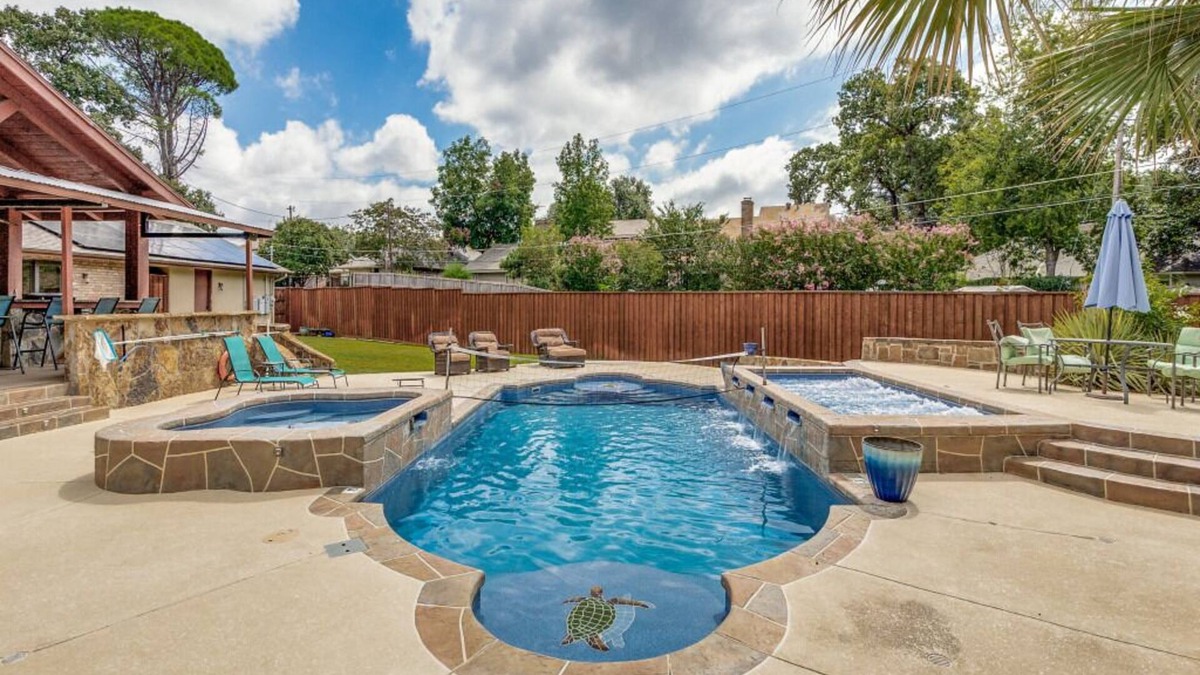 Irving House | Luxurious Expansive 4-Bedroom House Perfect For Family