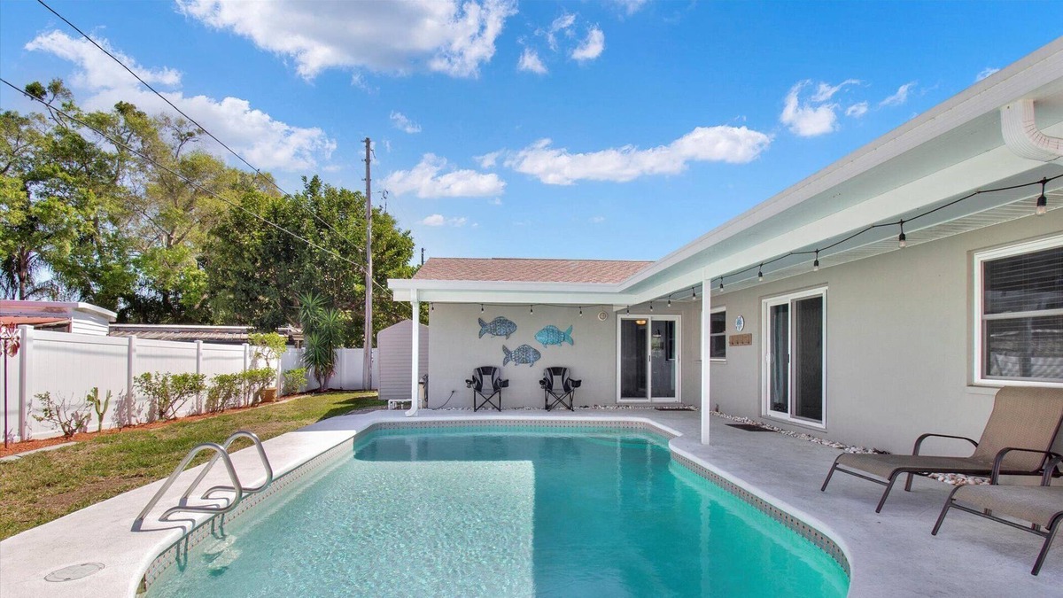 Dunedin House | Luxurious Family Getaway w/ Pool & Mins From Beach