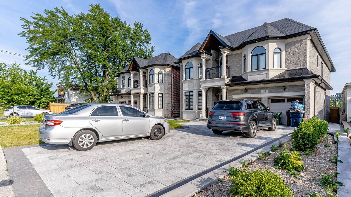 Bendale House | Luxurious Family House Near Lake Ontario