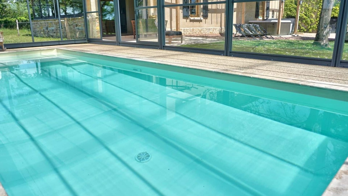 Vivans Cottage | Luxurious Farmhouse: Heated Pool, Spa, Sauna, Games, Pet-Friendly, Ideal for Families