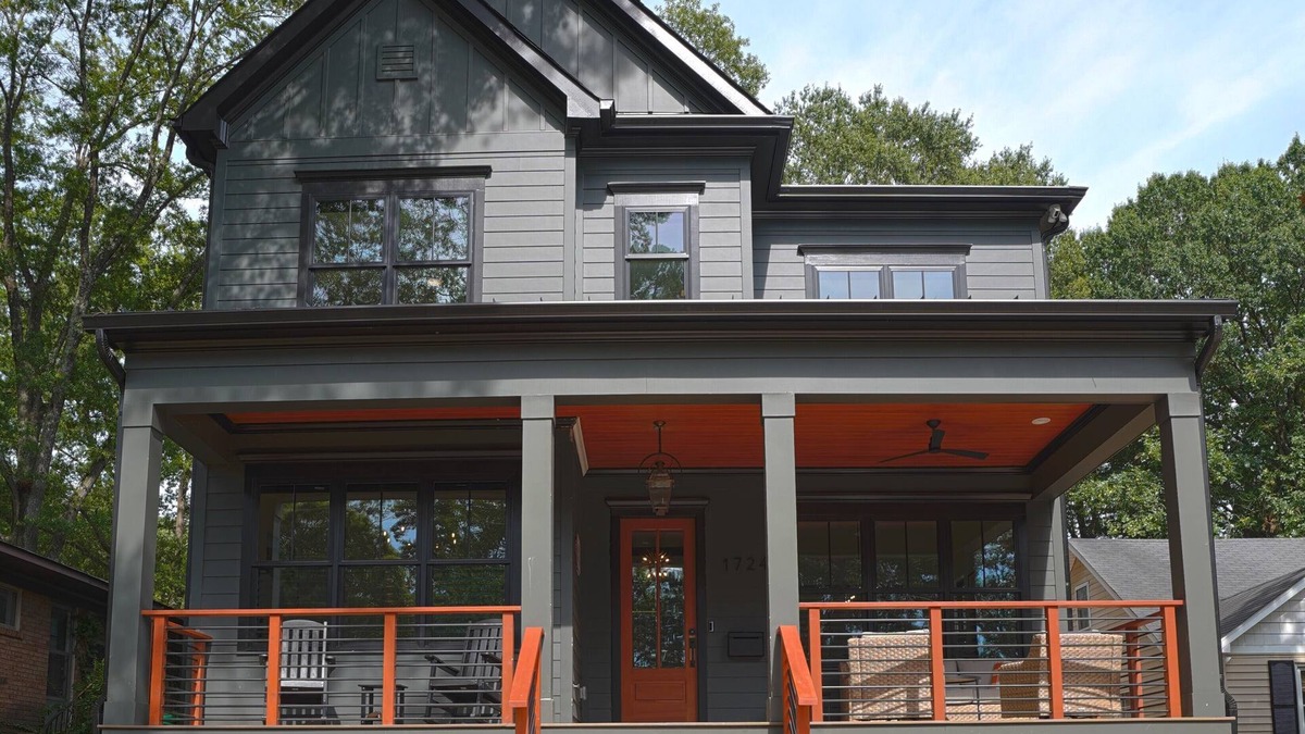 Plaza Midwood House | Luxurious Farmhouse w/firepit, outdoor entertaining area w/large tv and gym!