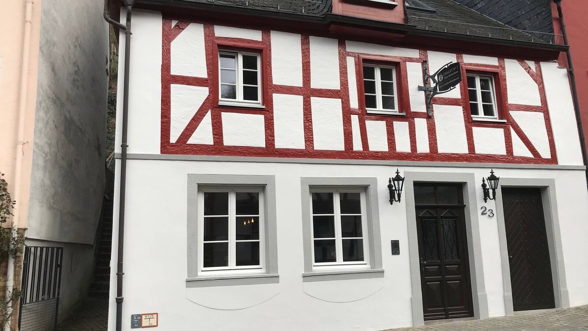 Bernkastel House | Luxurious, feel-good half-timbered house with a terrace and a view of the vineyards
