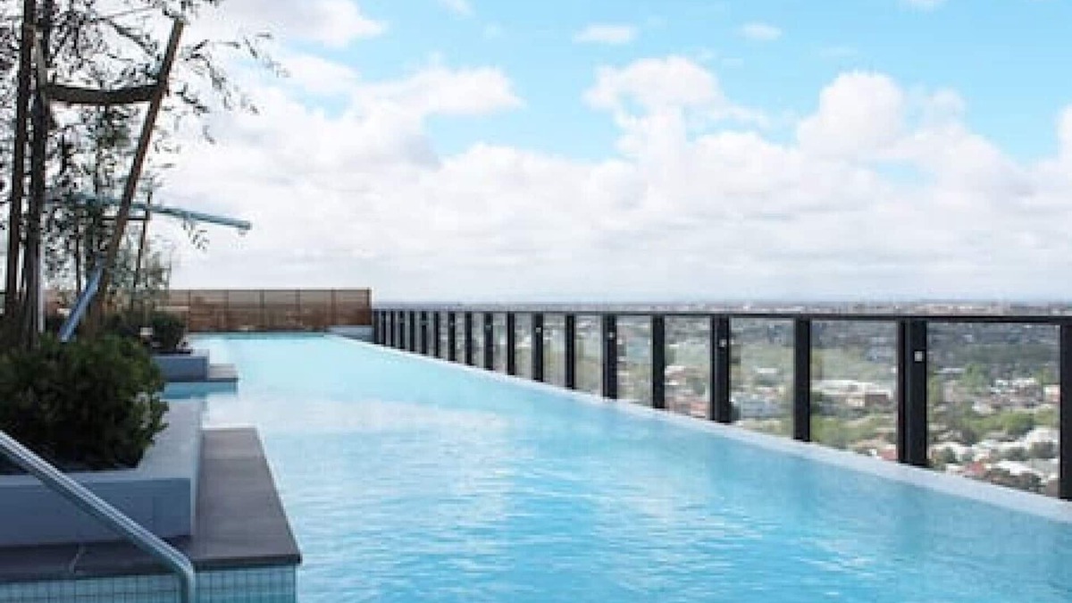 Flemington Apartment | Luxurious Flemington with Stunning Racecourse View