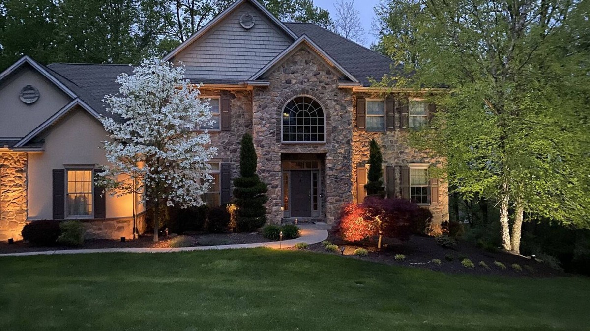 Lewisberry House | Luxurious four bedroom Home with private Jacuzzi (Oct- March)