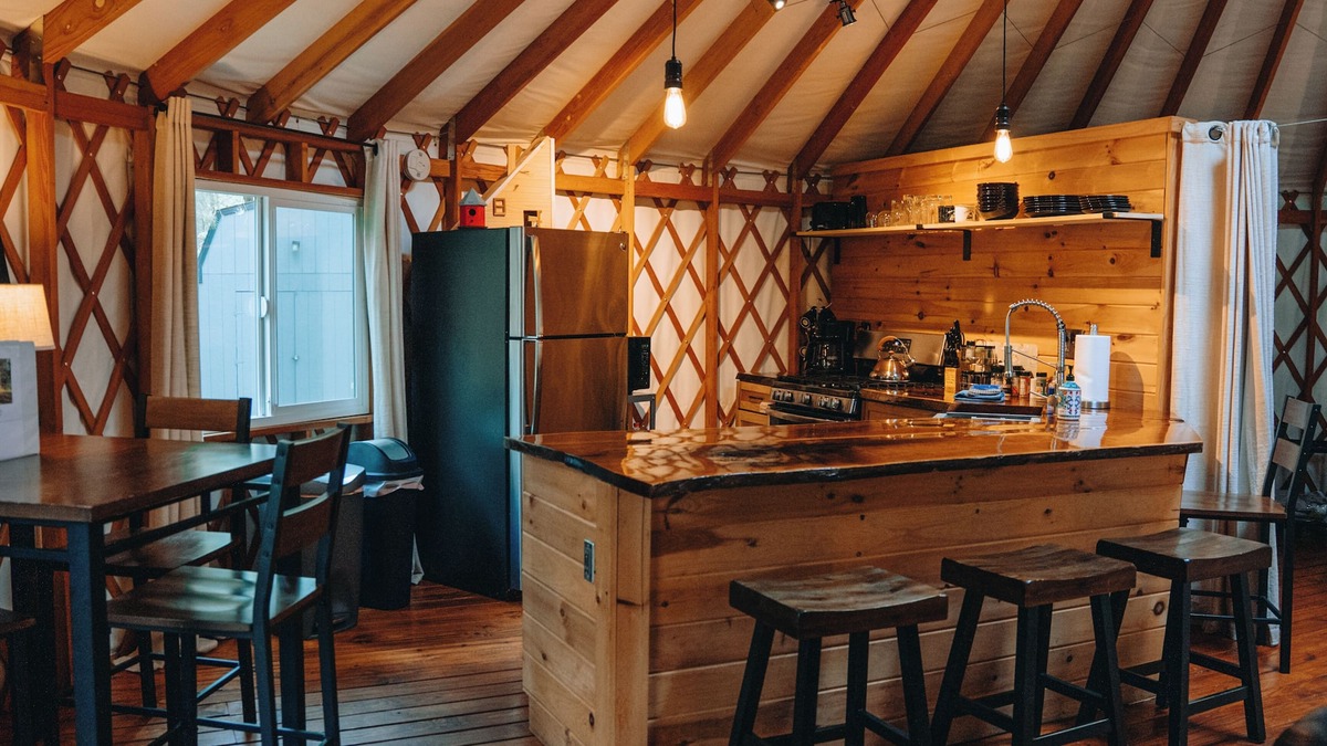Baldwin Cabin | Luxurious Glamping Modern Yurt