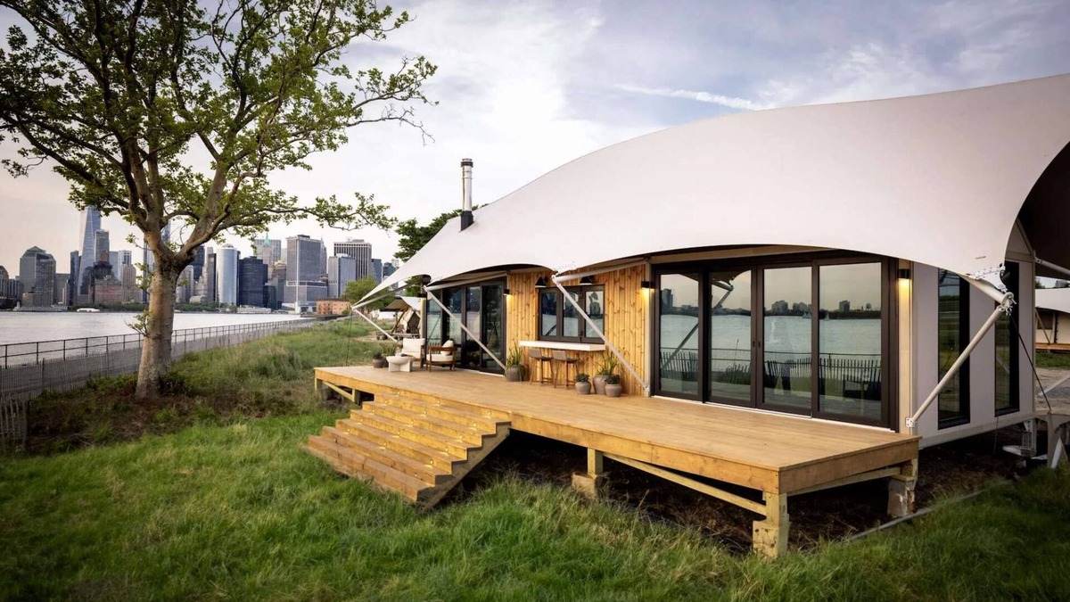 Manhattan Cabin | Luxurious Glamping | Panoramic Views & Dining