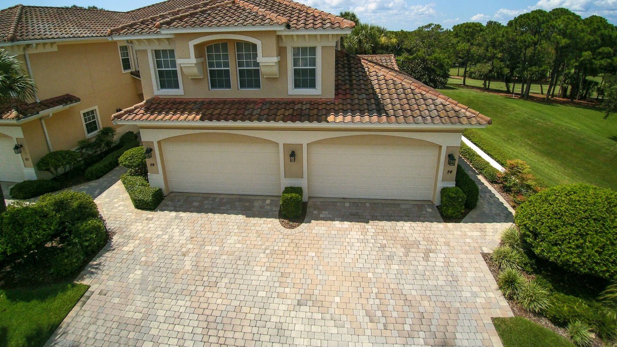 Howey-in-the-Hills Condo | Luxurious Golf Front Condo overlooking the 5th Tee on the El Campeon Course