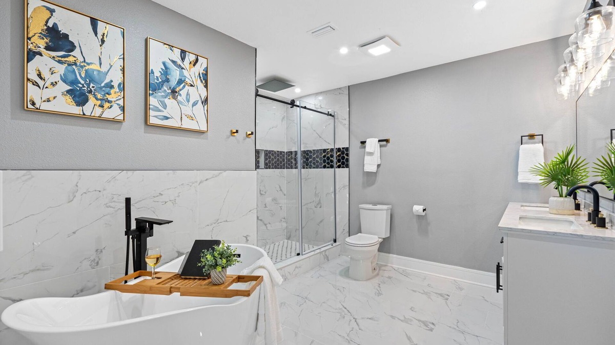 Temple Terrace House | Luxurious Golf Course Retreat