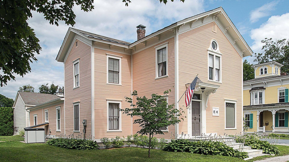 Brandon House | Luxurious guest home with private art gallery in the heart of a historic village
