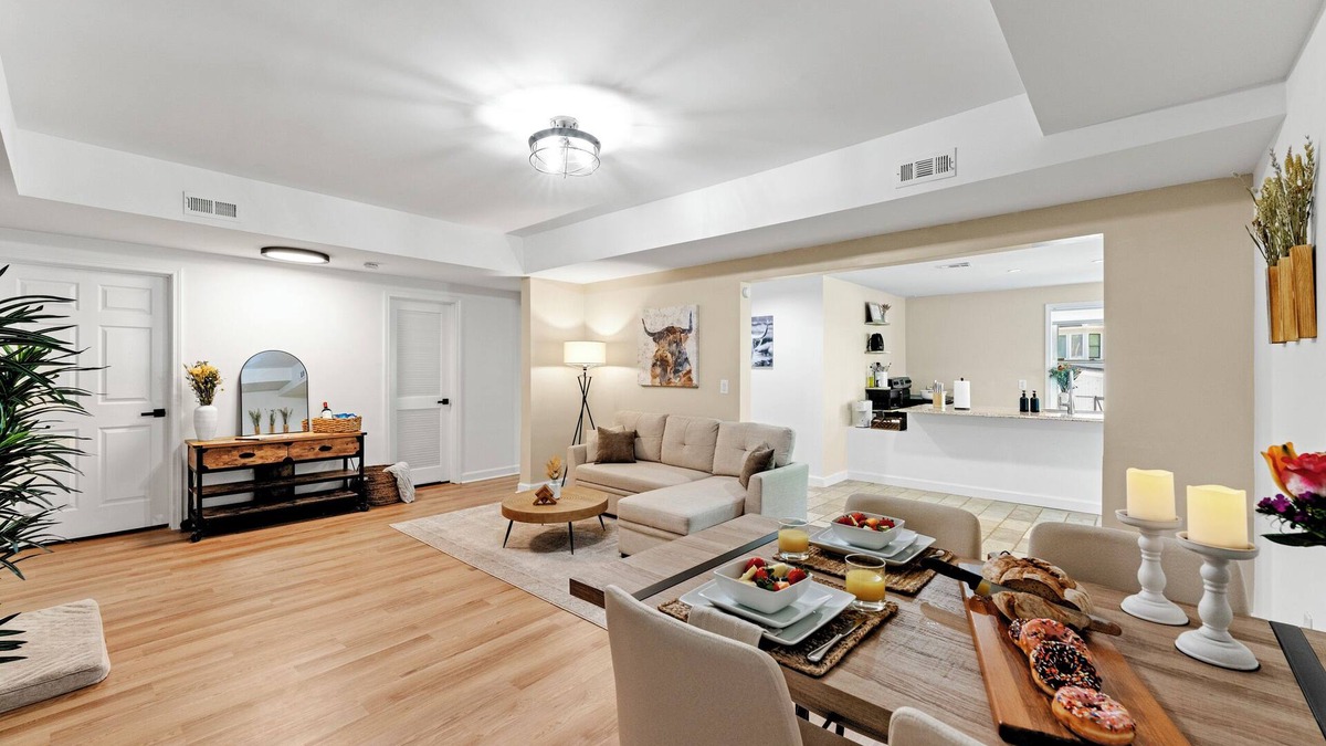 Woodstock Apartment | Luxurious Guest House with Game Room & Many Amenities in awesome Woodstock!