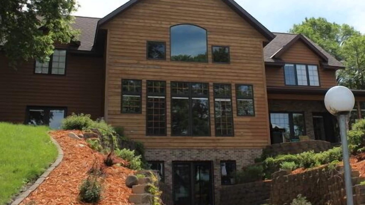 Spicer House | Luxurious handicapped accessible Home on Crystal Clear Green Lake in Spicer, MN
