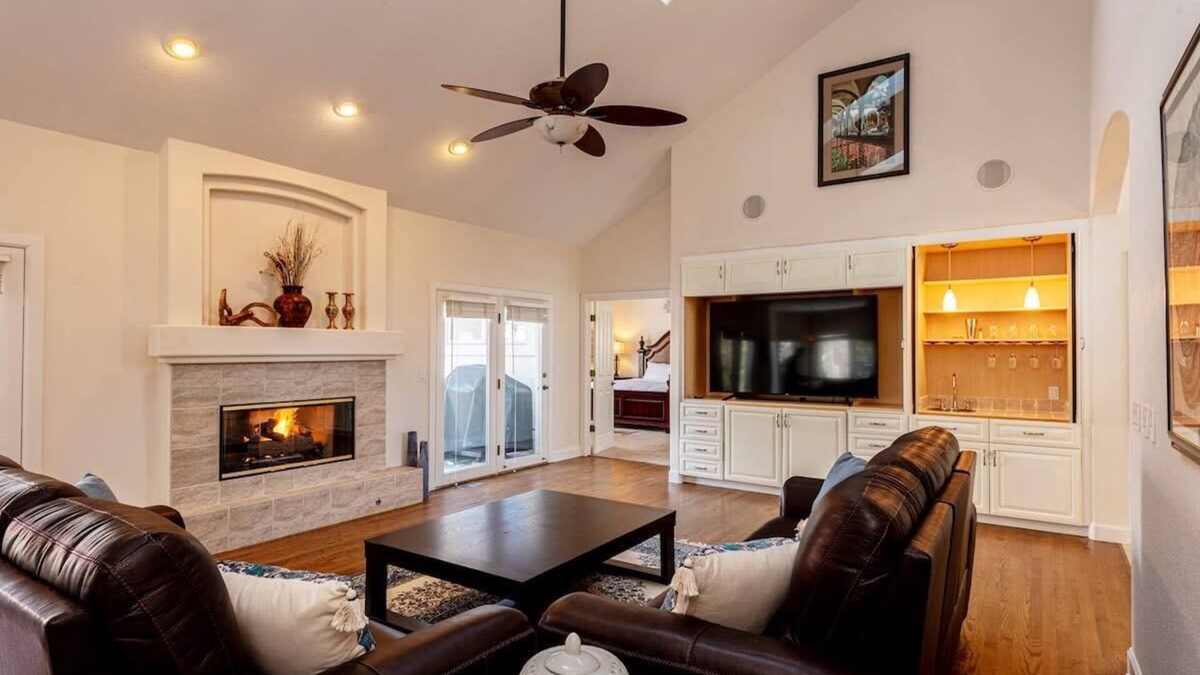 Arapahoe Ridge House | Luxurious High End 4BR Boulder Retreat