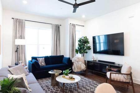 Hillsboro West End House | Luxurious Hillsboro Village Home for Groups