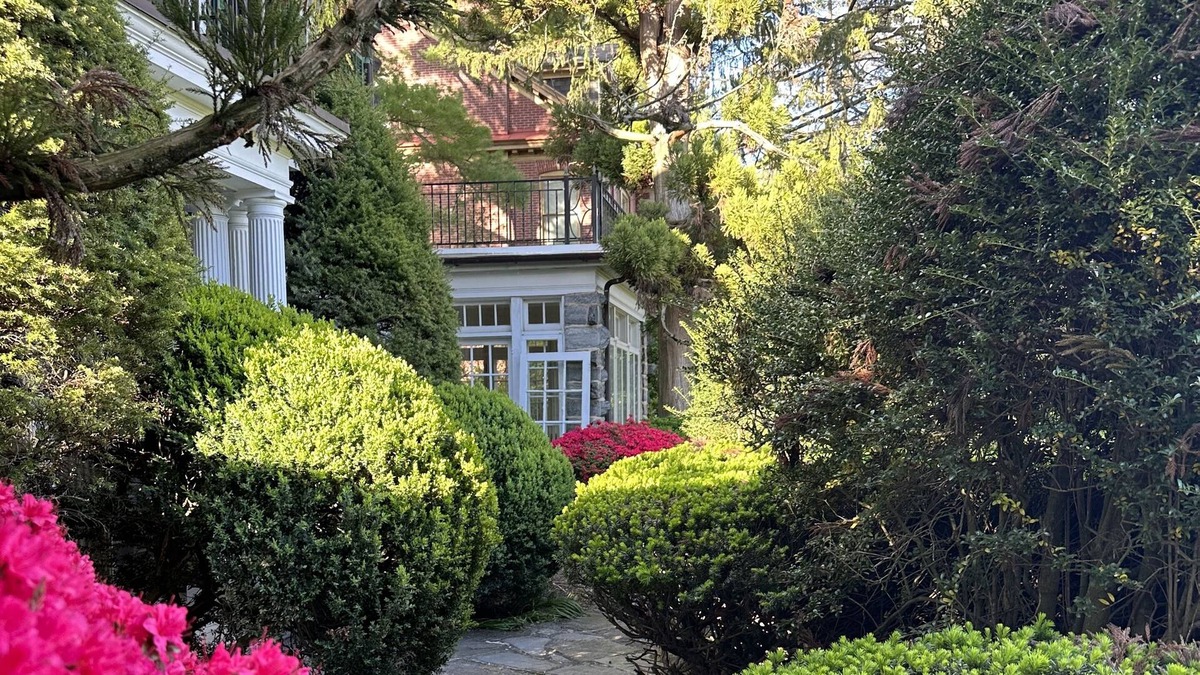 Allentown House | Luxurious, Historic Queen City Mansion in the West End of Allentown Sleeps 16!!!