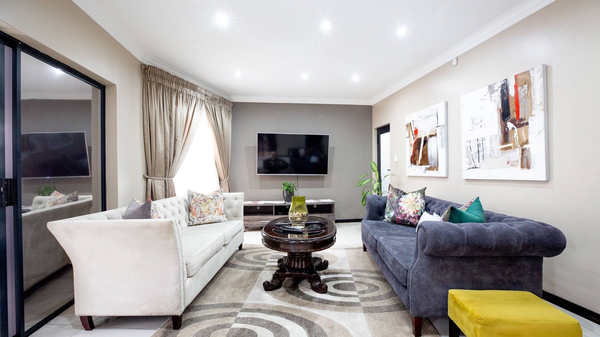 Kempton Park House | Luxurious Home near O.R Tambo International Airport. Kempton Park South Africa
