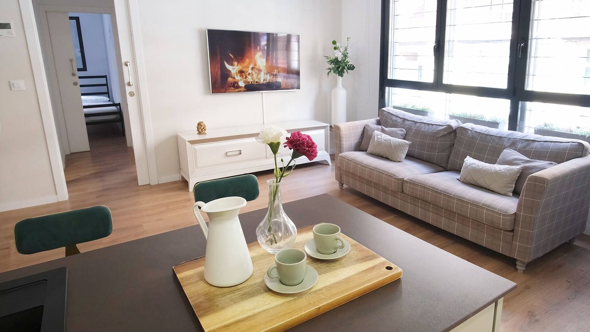 Nou Moles Apartment | Luxurious home near the Old Town.