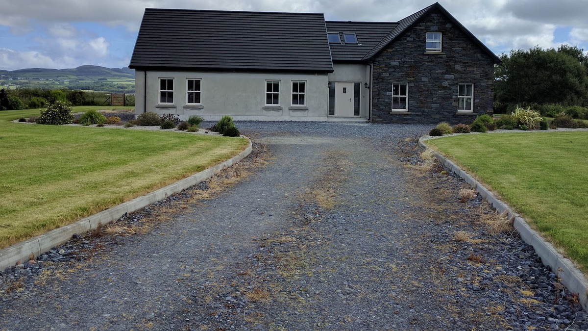 Carndonagh House | Luxurious home with stunning view of Trawbreaga Bay