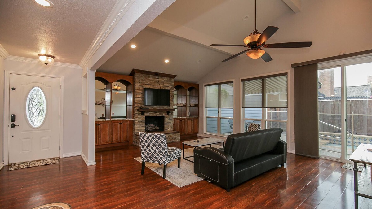 Briarforest House | Luxurious Home with Private Pool - Energy Corridor, Memorial Area - West Houston