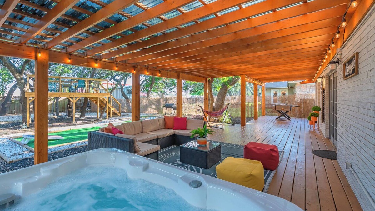 Wetmore House | Luxurious home with Hot tub, Tree Deck & Game Room by Fiesta Texas