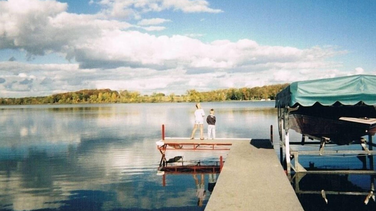 Sauk Centre House | Luxurious Home With Lake Views, Fireplace, Whirlpool Tub