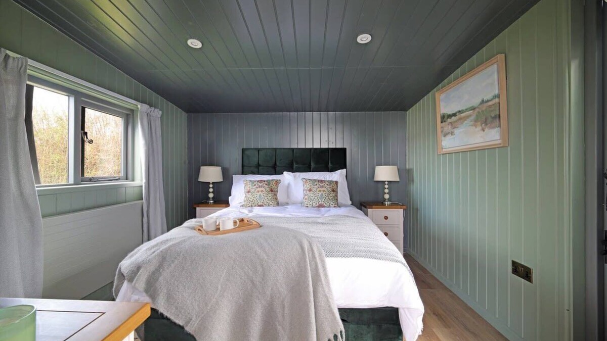 Sidmouth Cabin | Luxurious Hut w/Outdoor Bath & Sea Views