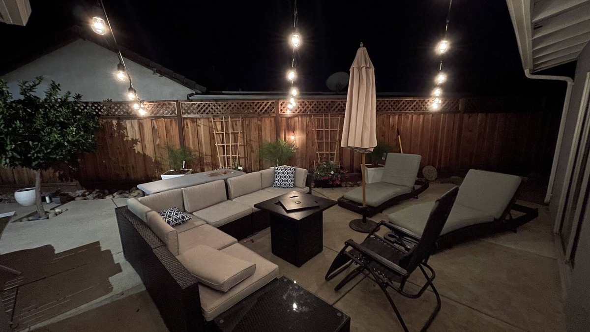 Gilroy House | Luxurious King Bed with Outdoor Space and 85” TV