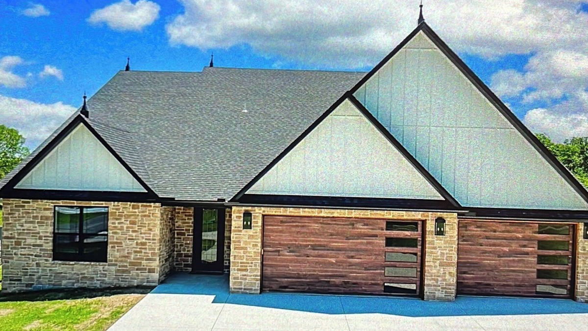 Afton House | Luxurious Lakefront 7-bedroom house on Monkey Island, waterfront, boat slip