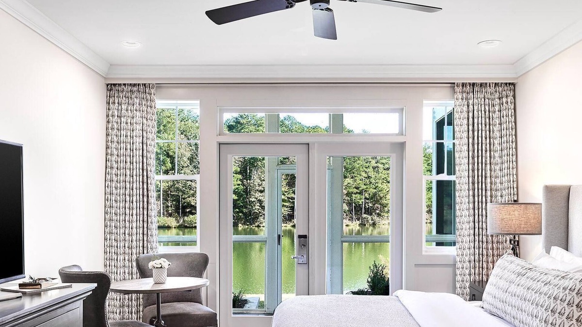 Douglasville Resort | Luxurious Lakefront Suite w/Screened Porch & Complimentary WiFi
