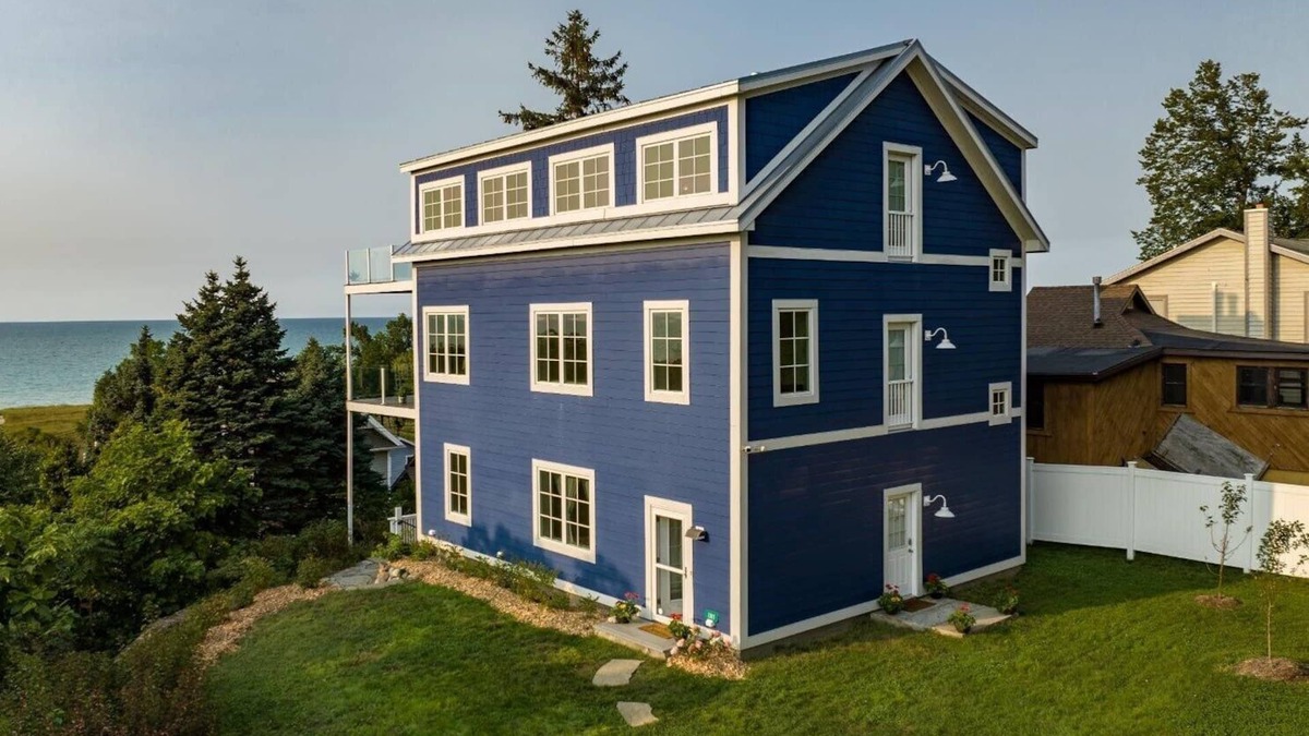 Michigan City House | Luxurious Lakefront/Spectacular Views/6+ BR-5BA/Paddleboards/Gameroom