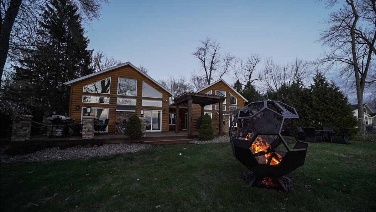 Blossvale House | Luxurious Lakefront Home w/jacuzzi & gameroom on Oneida Lake (Sylvan Beach area)