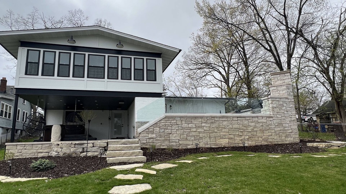 Paddock Lake House | Luxurious Lakefront Home