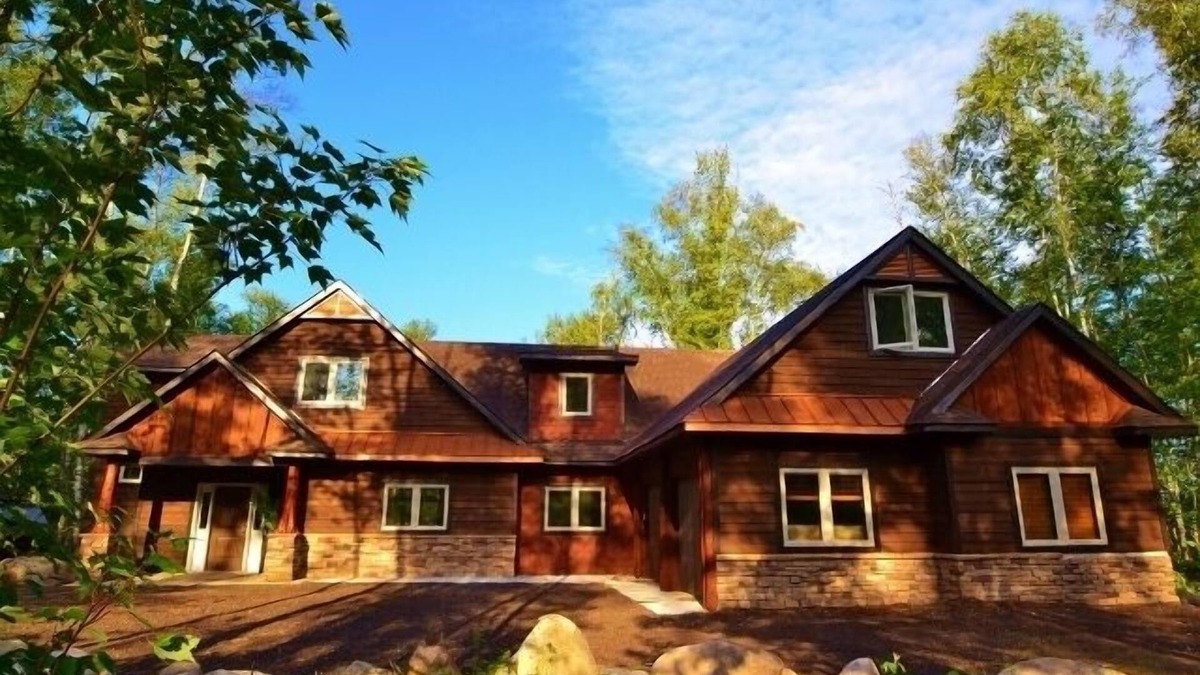 Biwabik House | Luxurious Lakefront Retreat: 4 Br/3 Ba, Ski/Golf/Swim, Sleeps 16
