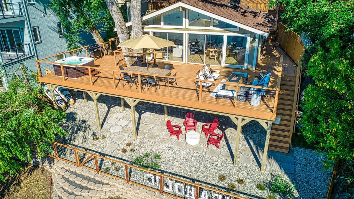 Clear Lake House | Luxurious lakefront with views, deck, spa & your private dock