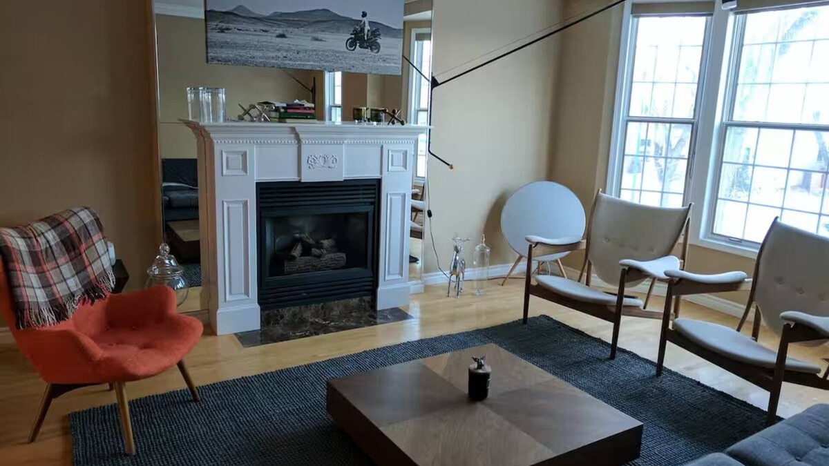 Saskatoon Downtown House | Luxurious Large 3 Bedroom House in Varsity View