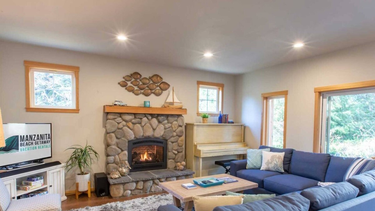 Manzanita House | Luxurious large home. Close to the beach and Manzanita`s golf course.