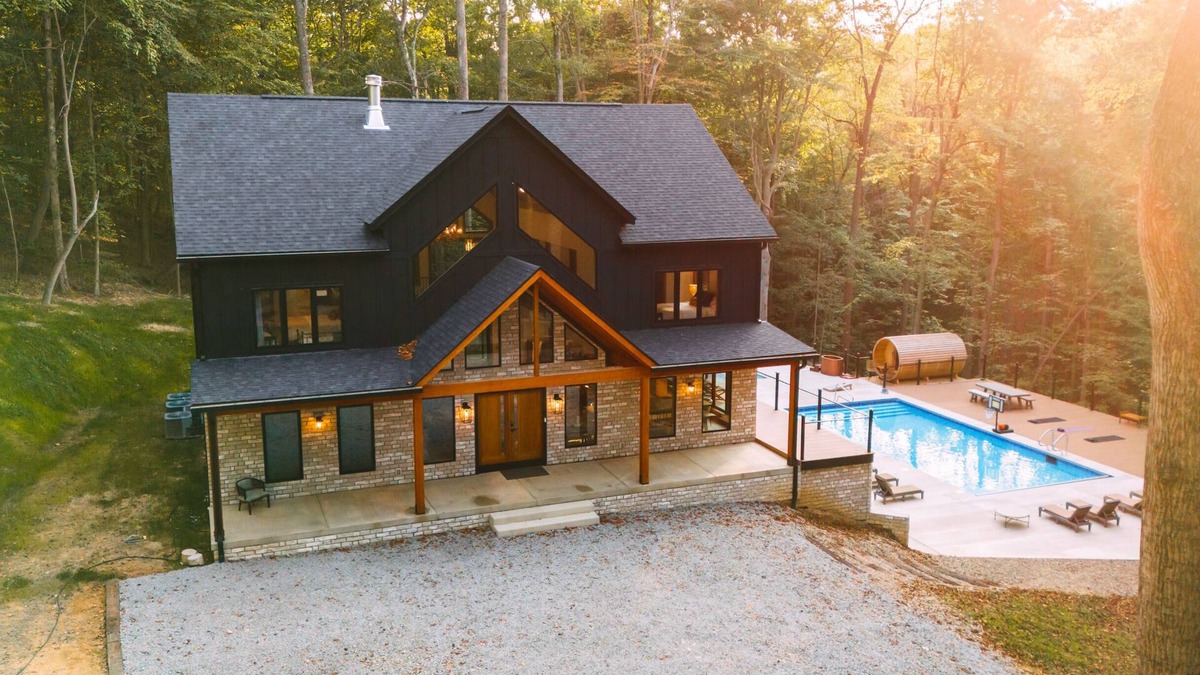 Logan Cabin | Luxurious large lodge with pool - Eagle Star 2
