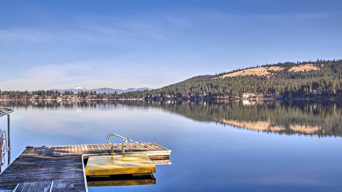 Liberty Lake House | Luxurious Liberty Lake Hideaway w/Hot Tub!