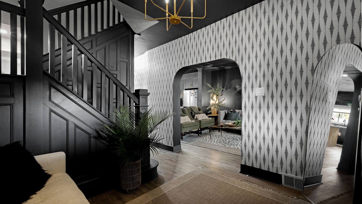 South Hills House | Luxurious listing near Downtown Pittsburgh - Newly Renovated!