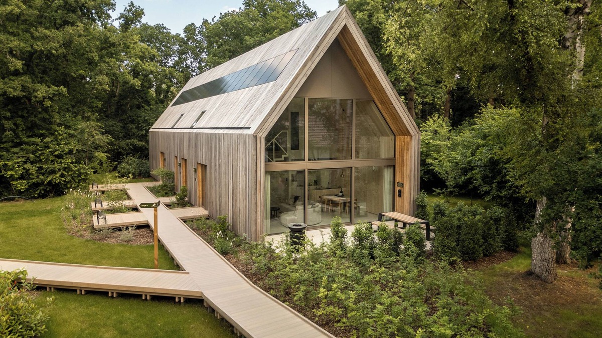 Zolder House | Luxurious lodge for 6, bathed in natural light, located in the green heart of Belgian Limburg.