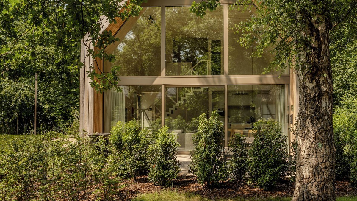 Zolder House | Luxurious lodge for 4, bathed in natural light, located in the green heart of Belgian Limburg.