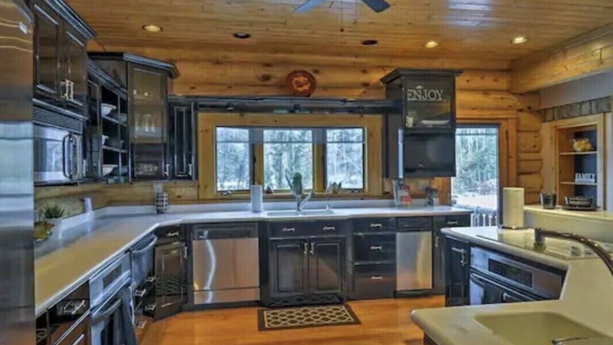 Barbeau House | Luxurious Lodge & Retreat Center in the beautiful UP