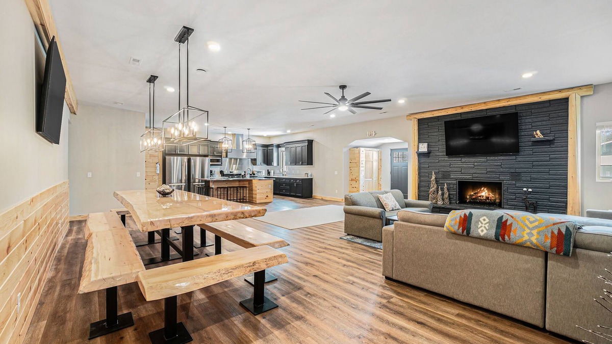 Lewiston Hotel | Luxurious Lodge w/4-lane bowling ally, great location next to lakes & trails