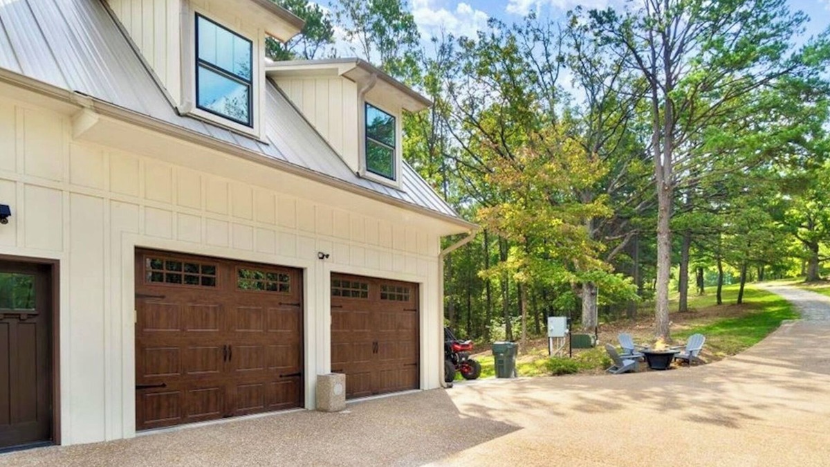 Eureka Springs Apartment | Luxurious Loft -12 Acres near Eureka Springs w/WiFi, AC, Pool, Hot Tub & Sauna!