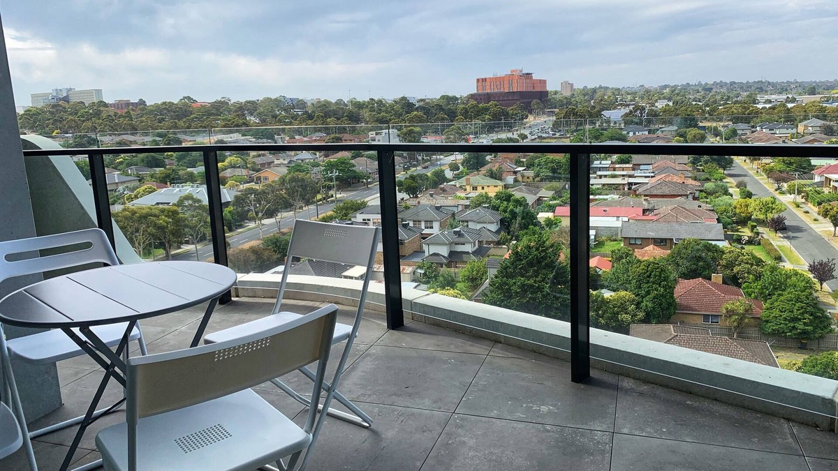 Clayton Apartment | Luxurious M-City Retreat 2 Queen Beds, Mountain Views, Pool,BBQ,Tennis, &Parking