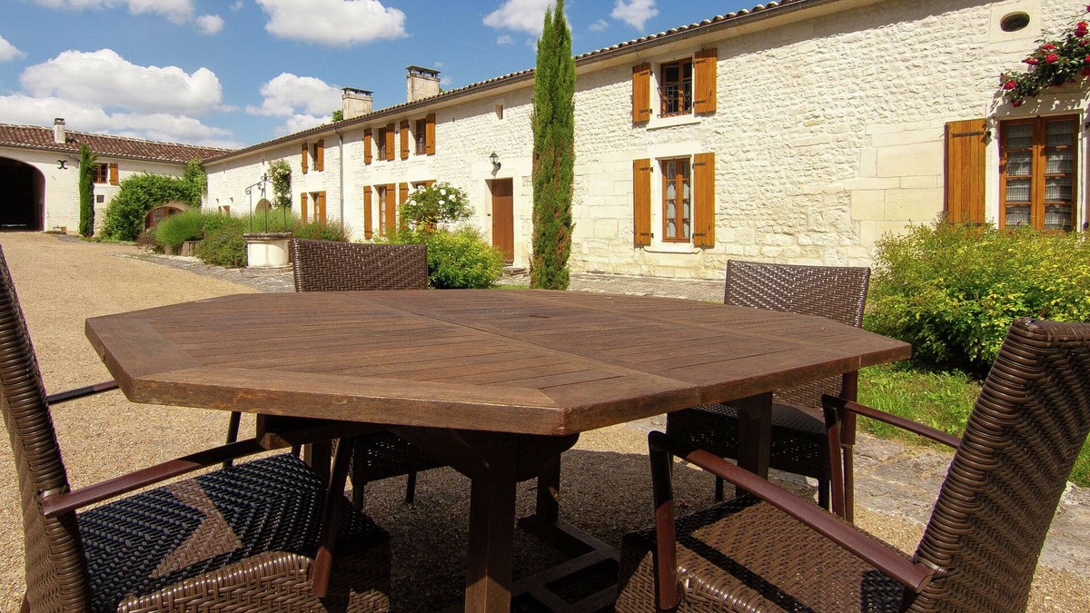 Saint-Preuil Villa | Luxurious Mansion in Saint-Preuil with Sauna